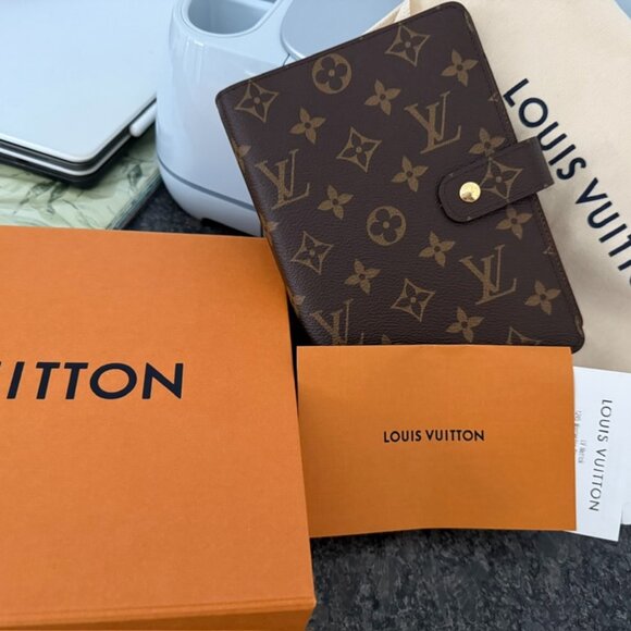 Louis Vuitton Medium Ring Agenda Cover - Picture 1 of 3